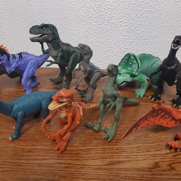 Action Figures - Lot of 11 Dinosaurs all Poseable w/Moveable Pieces - 6"-9" Tall - Picture 7 of 8